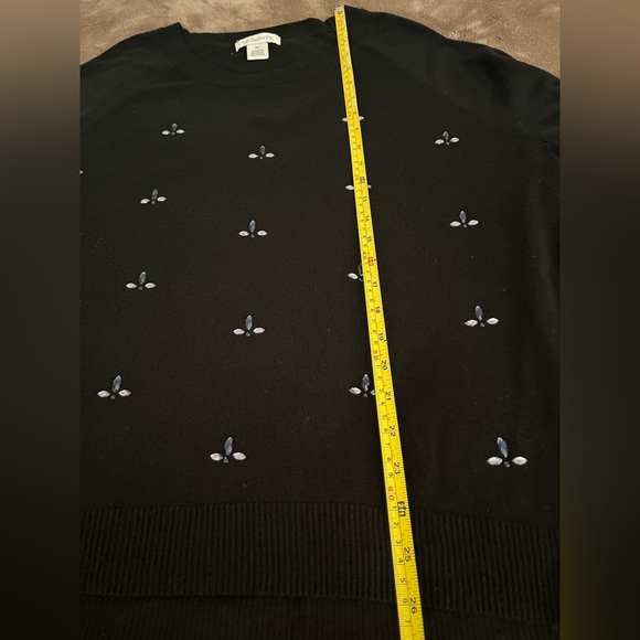 Liz Claiborne Black "Fleur-de-lis" like Bejeweled Soft Sweater sz XL - Picture 7 of 7